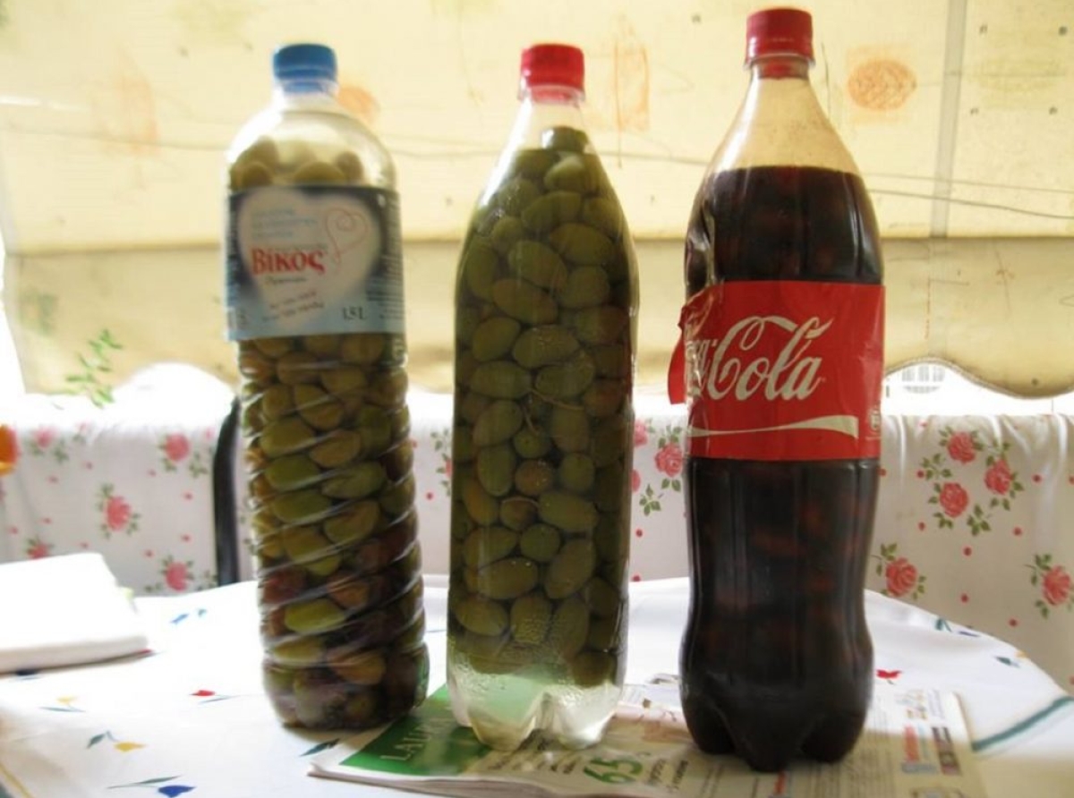 Ελιές βρώσιμες, επιτραπέζιες , σε πλαστικό μπουκάλι: